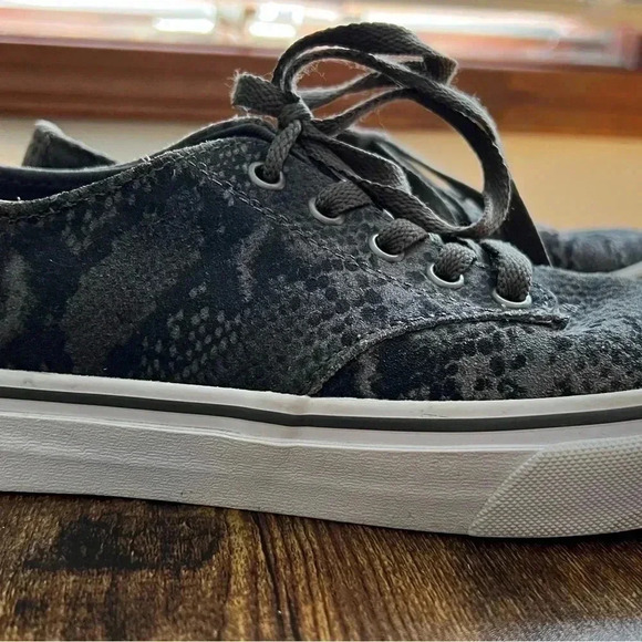 VANS | women’s suede snakeskin lace up classic sneakers. Size: 8 - Picture 5 of 11